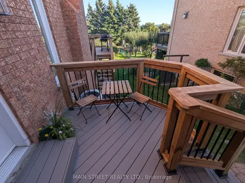 22 Royal Court Bradford West Gwillimbury ON L3Z 2P4