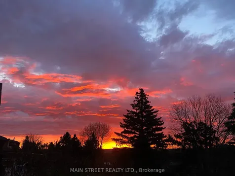 22 Royal Court Bradford West Gwillimbury ON L3Z 2P4