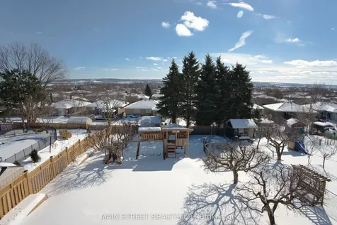 22 Royal Court Bradford West Gwillimbury ON L3Z 2P4