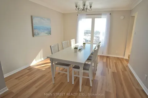 22 Royal Court Bradford West Gwillimbury ON L3Z 2P4