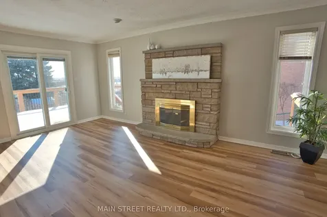 22 Royal Court Bradford West Gwillimbury ON L3Z 2P4