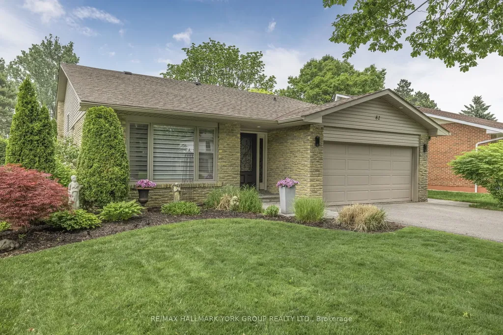 82 Fairway Drive Aurora ON L4G 2H4