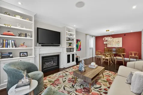 82 Fairway Drive Aurora ON L4G 2H4