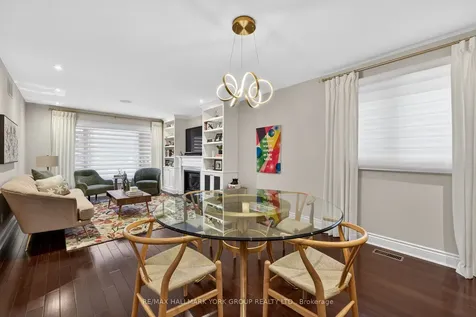 82 Fairway Drive Aurora ON L4G 2H4