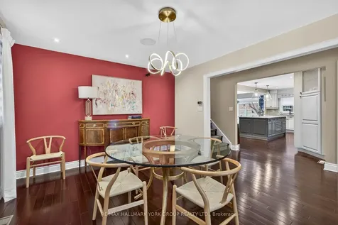 82 Fairway Drive Aurora ON L4G 2H4