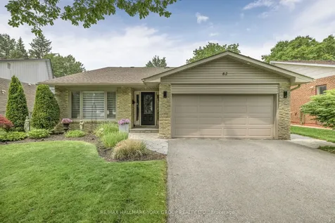 82 Fairway Drive Aurora ON L4G 2H4