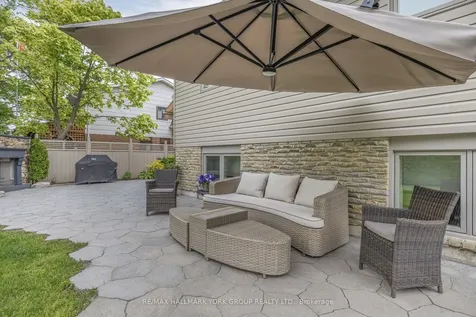 82 Fairway Drive Aurora ON L4G 2H4