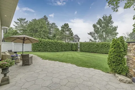 82 Fairway Drive Aurora ON L4G 2H4