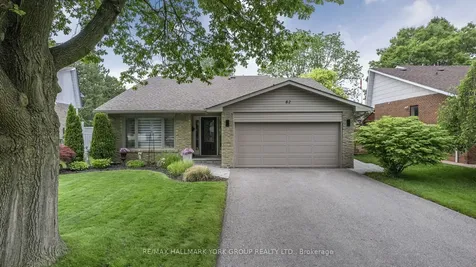 82 Fairway Drive Aurora ON L4G 2H4