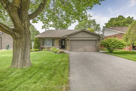 82 Fairway Drive Aurora ON L4G 2H4