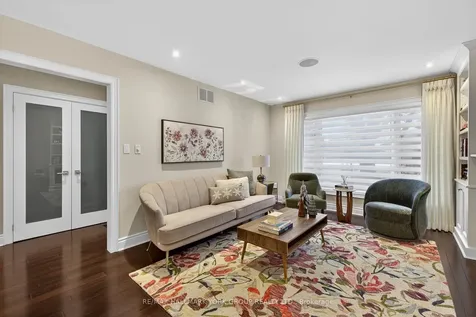 82 Fairway Drive Aurora ON L4G 2H4