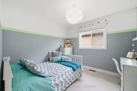 18 Turnbridge Road Aurora ON L4G 7R9