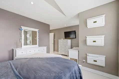 18 Turnbridge Road Aurora ON L4G 7R9