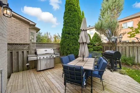 18 Turnbridge Road Aurora ON L4G 7R9