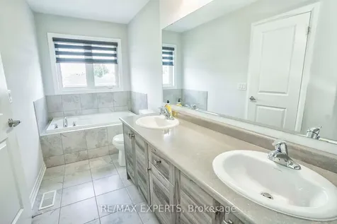 54 Landolfi Way Bradford West Gwillimbury ON L3Z 4L7