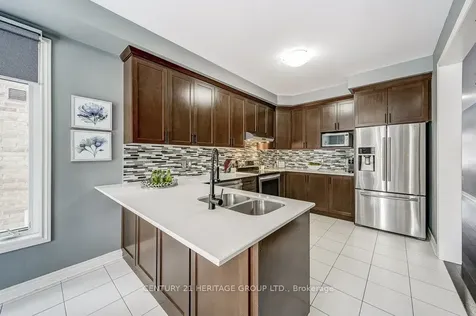 61 Algeo Way Bradford West Gwillimbury ON L3Z 0W1