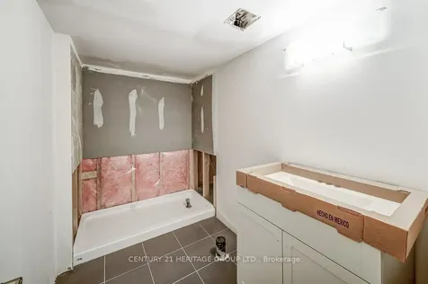 61 Algeo Way Bradford West Gwillimbury ON L3Z 0W1