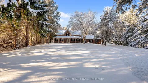 8 Blue Grass Drive Aurora ON L4G 6W4