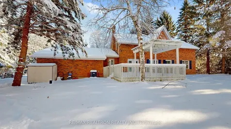 8 Blue Grass Drive Aurora ON L4G 6W4