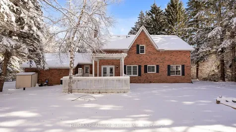 8 Blue Grass Drive Aurora ON L4G 6W4