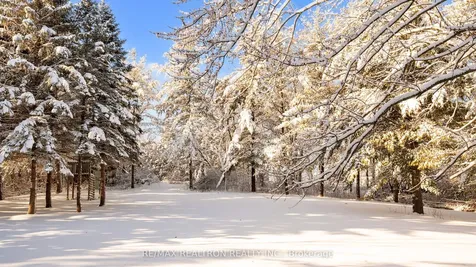 8 Blue Grass Drive Aurora ON L4G 6W4