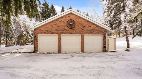 8 Blue Grass Drive Aurora ON L4G 6W4