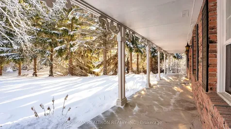8 Blue Grass Drive Aurora ON L4G 6W4