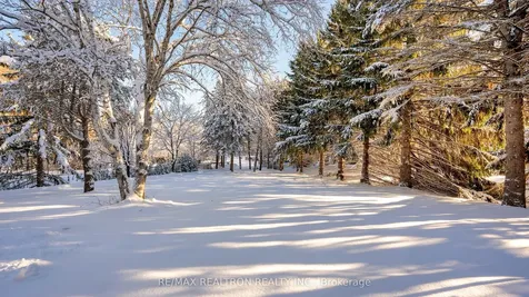 8 Blue Grass Drive Aurora ON L4G 6W4