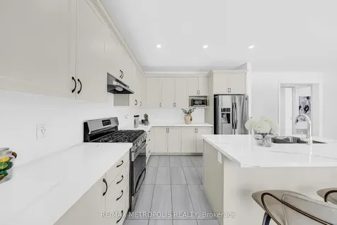 983 Langford Boulevard Bradford West Gwillimbury ON L3Z 4K9