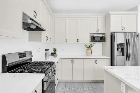 983 Langford Boulevard Bradford West Gwillimbury ON L3Z 4K9