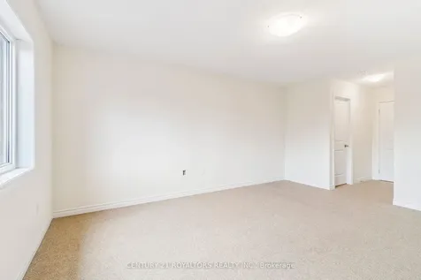 25 Ferragine Crescent Bradford West Gwillimbury ON L3Z 4J9