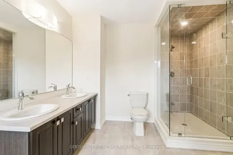 25 Ferragine Crescent Bradford West Gwillimbury ON L3Z 4J9