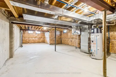 25 Ferragine Crescent Bradford West Gwillimbury ON L3Z 4J9