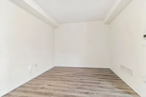 25 Ferragine Crescent Bradford West Gwillimbury ON L3Z 4J9