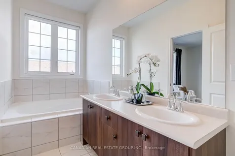 44 Blackwell Crescent Bradford West Gwillimbury ON L3Z 4L3