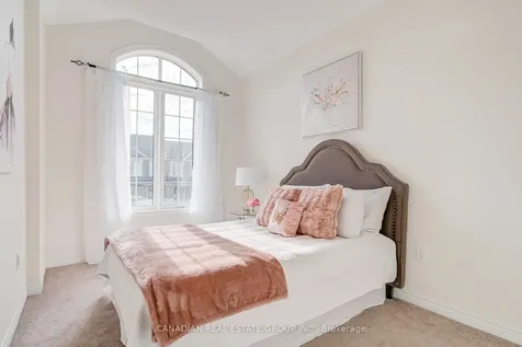 44 Blackwell Crescent Bradford West Gwillimbury ON L3Z 4L3