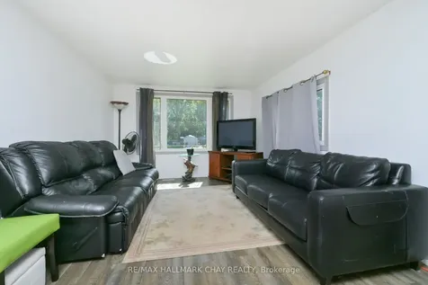 32 Shamrock Crescent Essa ON L3W 0A5