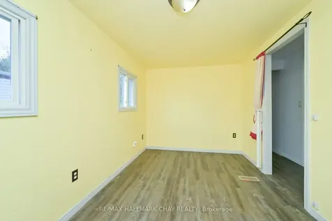 32 Shamrock Crescent Essa ON L3W 0A5
