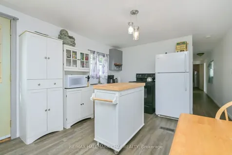 32 Shamrock Crescent Essa ON L3W 0A5