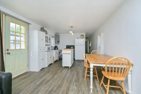 32 Shamrock Crescent Essa ON L3W 0A5