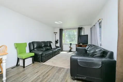 32 Shamrock Crescent Essa ON L3W 0A5