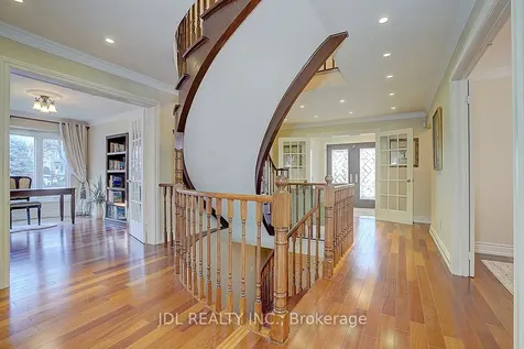 85 Marsh Harbour Court Aurora ON L4G 5Y8