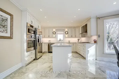 85 Marsh Harbour Court Aurora ON L4G 5Y8