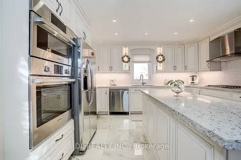 85 Marsh Harbour Court Aurora ON L4G 5Y8