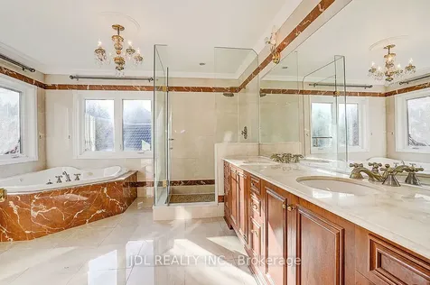 85 Marsh Harbour Court Aurora ON L4G 5Y8