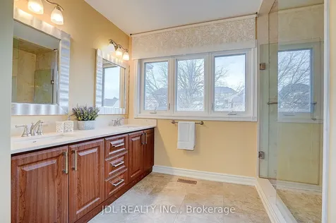 85 Marsh Harbour Court Aurora ON L4G 5Y8