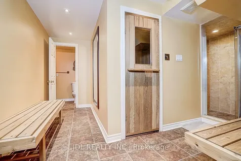 85 Marsh Harbour Court Aurora ON L4G 5Y8