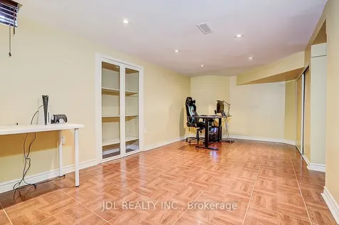 85 Marsh Harbour Court Aurora ON L4G 5Y8