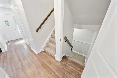 20 Sandusky Crescent Aurora ON L4G 3N4