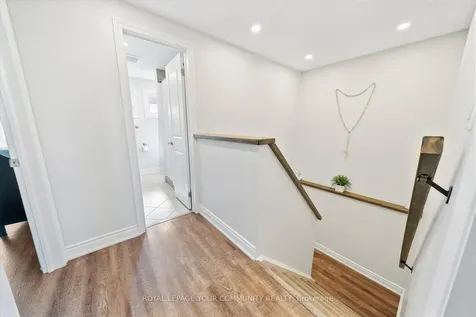 20 Sandusky Crescent Aurora ON L4G 3N4